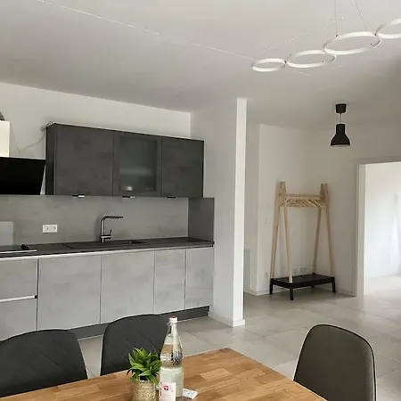 3 Zw 95 M2 Neubau Kostenlos Parkplatz Im Hof