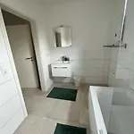 Apartment 3 Zw 95 M2 Neubau Kostenlos Parkplatz Im Hof *