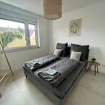 Apartment 3 Zw 95 M2 Neubau Kostenlos Parkplatz Im Hof