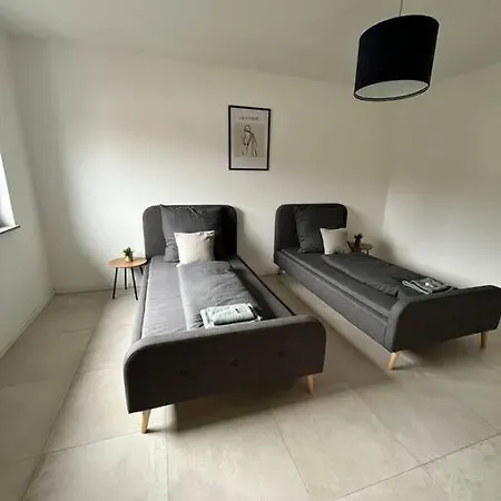 3 Zw 95 M2 Neubau Kostenlos Parkplatz Im Hof Apartment *