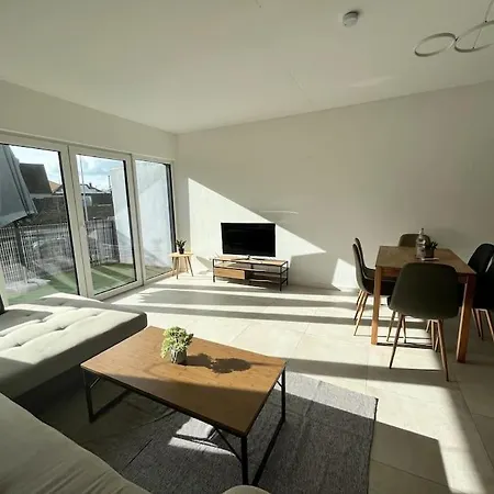 Apartment 3 Zw 95 M2 Neubau Kostenlos Parkplatz Im Hof
